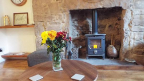 Pet friendly Turner Cottage in Norham Village
